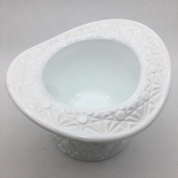 Vintage Fenton Daisy & Button Milk Glass Top Hat Vase - Picture 3 of 4